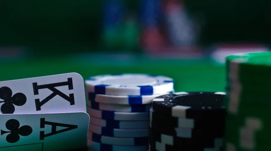 Ultimate Comparison: Slot Machines vs Table Online Casino Games